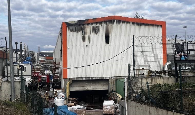 Faciadan dönüldü... İstanbul'da fabrika yangını!