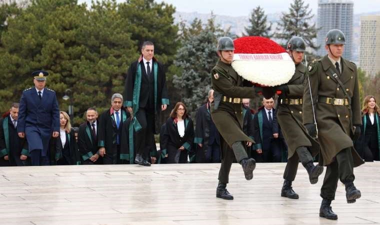 Türkiye Barolar Birliği'nin yeni yönetimi Anıtkabir'i ziyaret etti