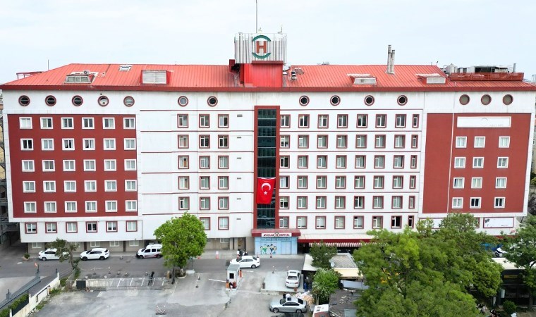 'Yenidoğan Çetesi' kapsamında kapatılmıştı... Eski bakan Müezzinoğlu'nun hastanesi Avcılar Hospital'a saldırı: Kapısı ve camları kırıldı!