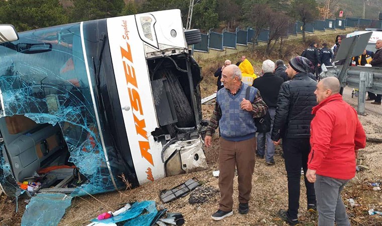 Yine yolcu otobüsü, yine kaza! Isparta'da yolcu otobüsü devrildi: Ölü ve yaralılar var...