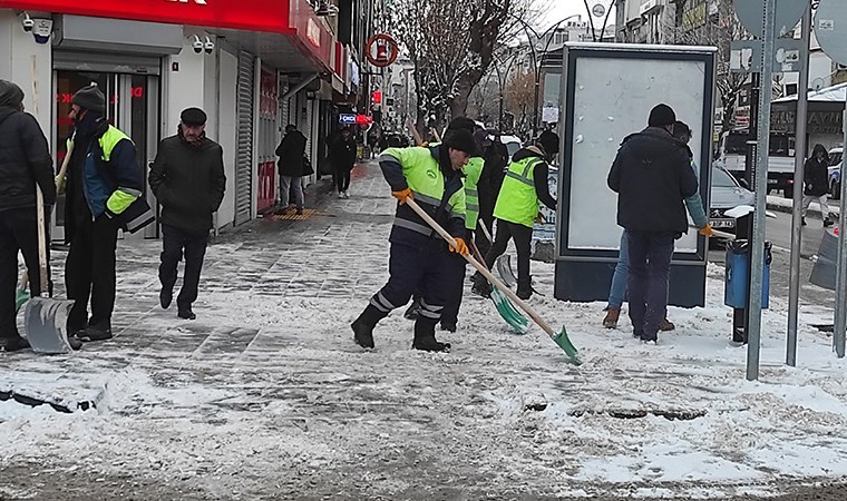 Van'da 'kar' esareti: 21 yerleşim yeri ulaşıma kapandı