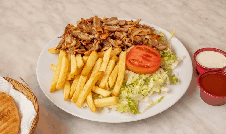 Çok pratik ev yapımı tavuk döner tarifi... İçiniz rahat bir şekilde tüketin!