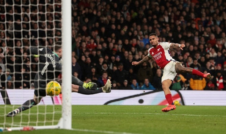 Arsenal geri düştüğü maçta yarı finale çıkmasını bildi!