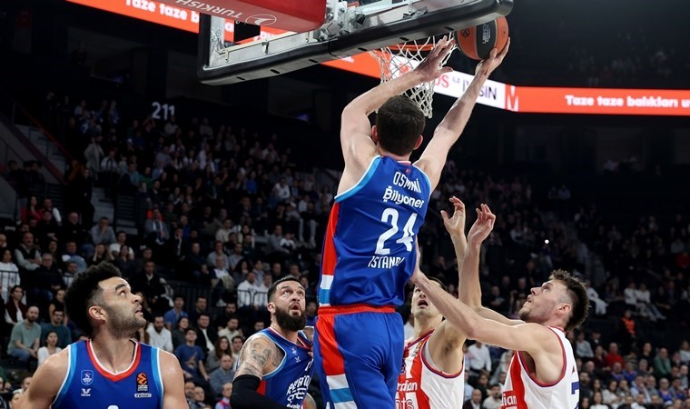 Anadolu Efes, Kızılyıldız'ı farklı mağlup etti!