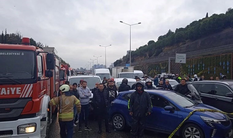 Maltepe'de midibüs devrildi, Ankara yönü trafiğe kapatıldı: 1 ölü, 7 yaralı