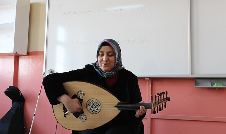 Görme engeliyle mücadele ederek müzik öğretmeni olan adalet Kabadayı: 'Kesinlikle umudunuzu kaybetmeyin'