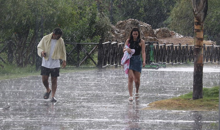 Meteoroloji Antalya için uyarı verdi: 'Çok kuvvetli sağanak' geliyor!