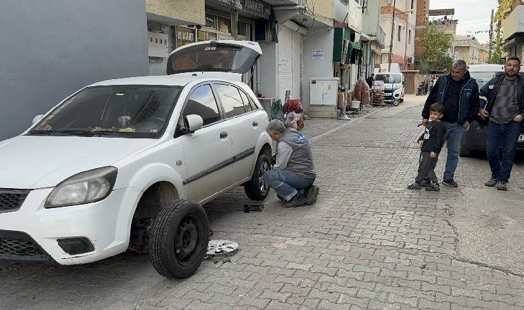 Adana'da 34 aracın lastiğini kesmişlerdi... Yakalandılar!