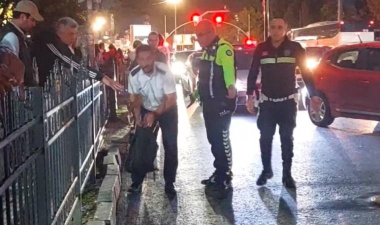 Otobüs şoförü, yolcuya sinirlenip indi: Polis ikna etmeye çalıştı!