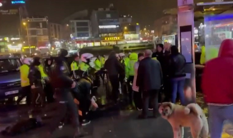 Çekmeköy'de hareketli anlar... Polis otosuna çarpan sürücünün yakınları polise saldırdı: Yaralılar ve gözaltılar var!