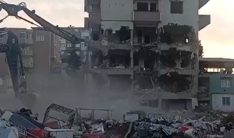 Gaziantep’te 6 katlı bina yıkım sırasında çöktü