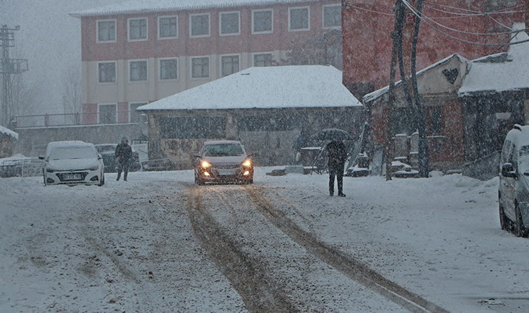 Karlıova'yı 'kış' vurdu: 7 köy yolu ulaşıma kapandı