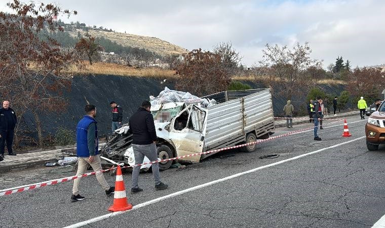 Gaziantep'te TIR'a çarpan sürücü kurtarılamadı!