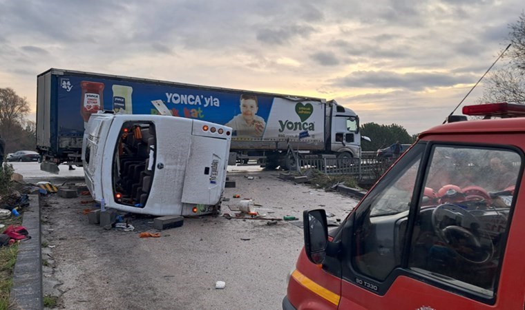 Balıkesir’de okul servisi TIR’la çarpıştı: 8 öğrencinin durumu ağır