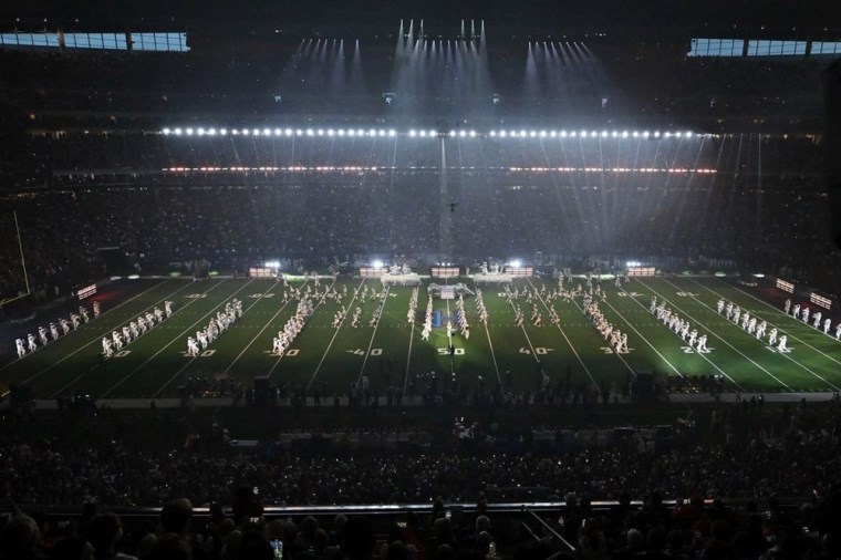 Beyonce, NFL devre arası gösterisinde unutulmaz bir performans sergiledi