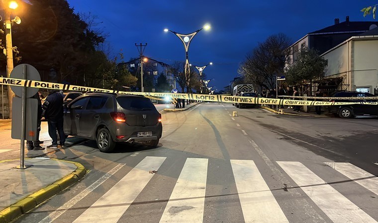 Trafikteki tartışmada kan aktı: Yoldan geçen de yaralandı!