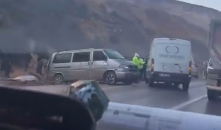 Gaziantep'te sabaha karşı feci kaza! İşçi servisi ile TIR çarpıştı: 2 ölü, 7 yaralı