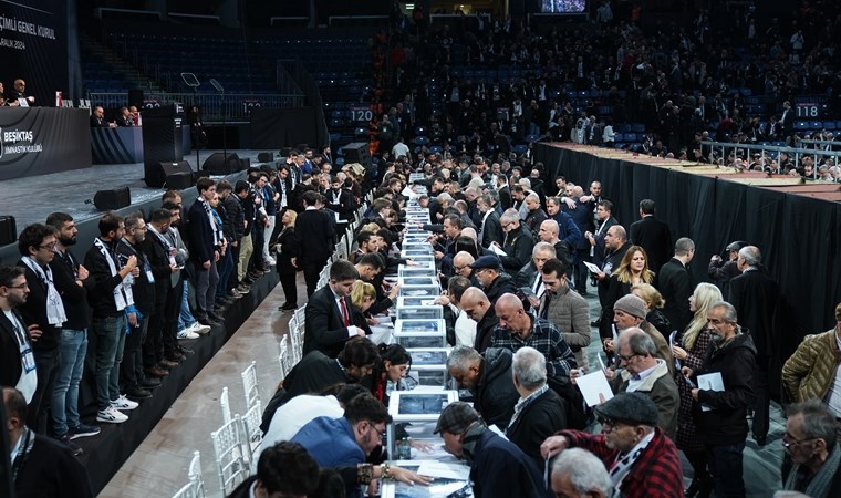 Beşiktaş kongresinde Galatasaray’a gönderme: 'Boş verin uğraşmayın…'