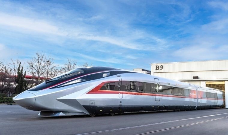 Çin, saatte 450 km hıza ulaşılabilen tren modelini tanıttı