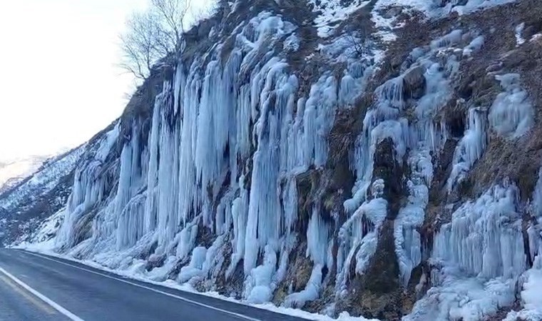 Tunceli'de görsel şölen: Ağlayan Kayalar buz tuttu