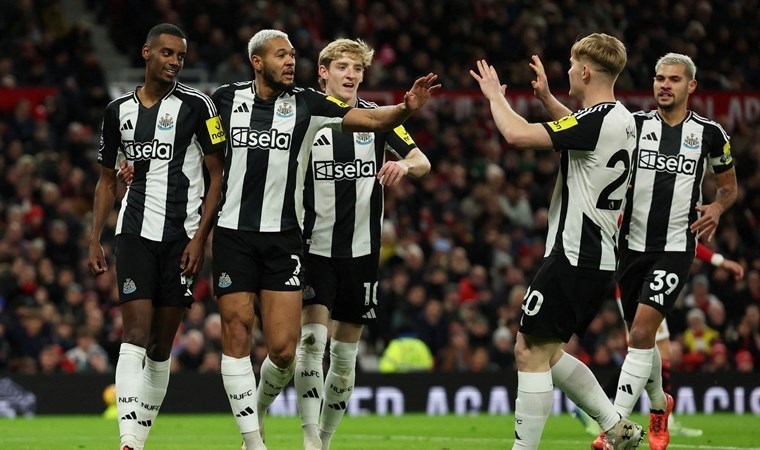 Newcastle deplasmanda Manchester United'ı devirdi!