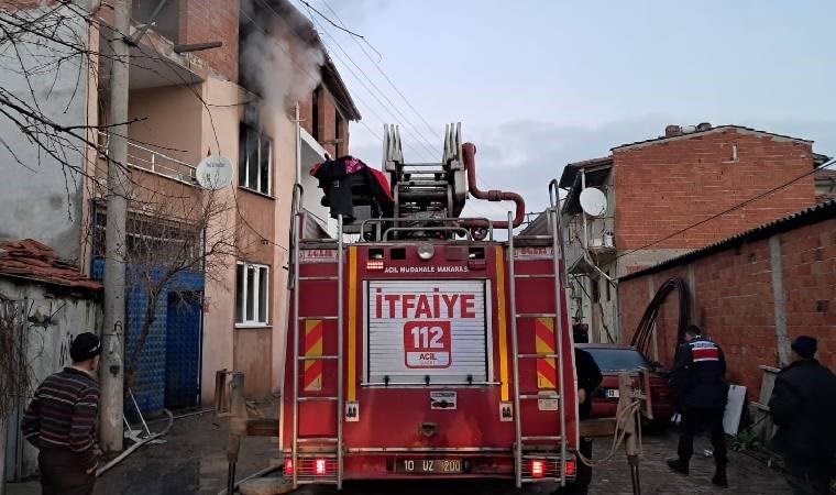 Balıkesir'de korkutan yangın... 2 çocuk mahsur kaldı!