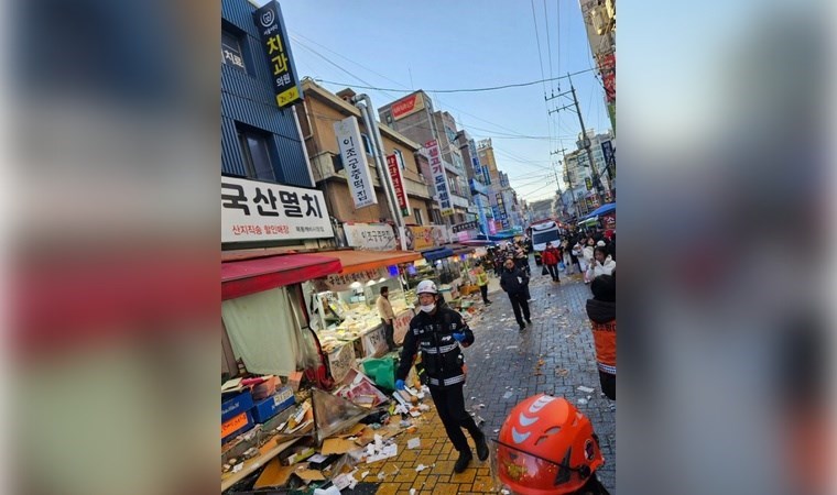 Güney Kore'de bir araç kalabalığa daldı: Çok sayıda yaralı var