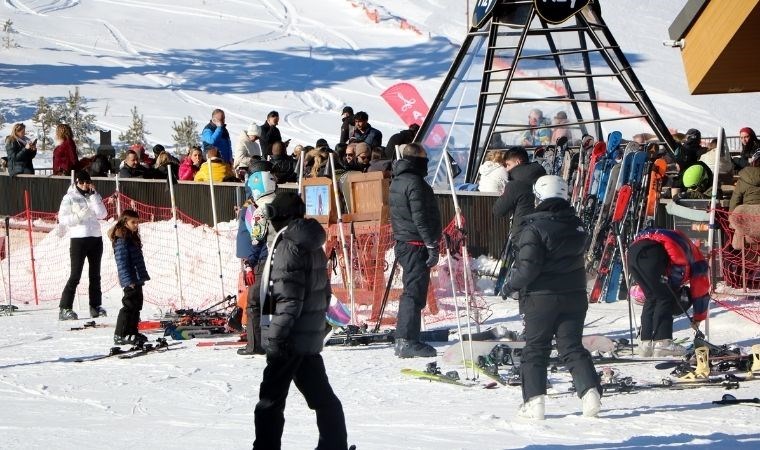 Kayak merkezleri yeni yıla hazır: Kartalkaya'da yılbaşı yoğunluğu oluştu