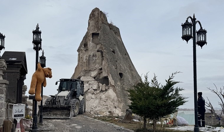 Kapadokya'da peribacası yıkıldı: O anlar kamerada!