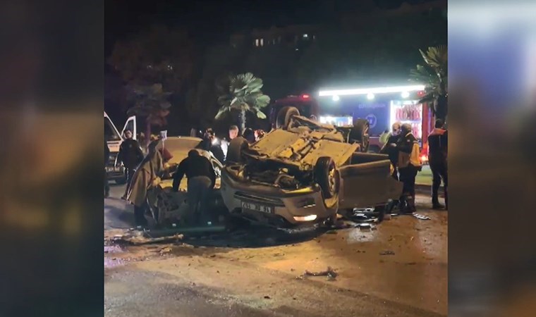 17 yaşındaki sürücü, 2 otomobile çarptı: 1 ölü, 3 yaralı