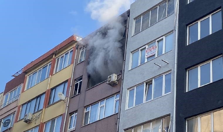 Kadıköy’de korkutan yangın... Mahsur kalanlar tahliye edildi!