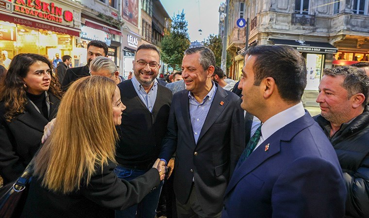 Özgür Özel, İstiklal Caddesi'nde yurttaşlarla bir araya geldi