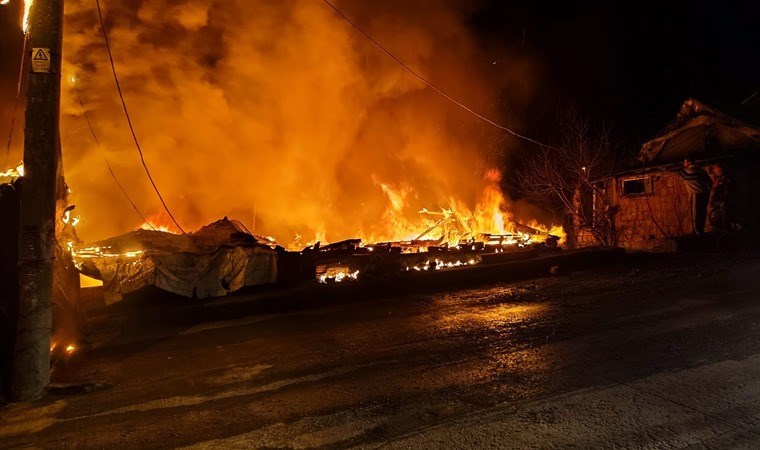 27 yaşındaki genç, uyurken çıkan yangında hayatını kaybetti