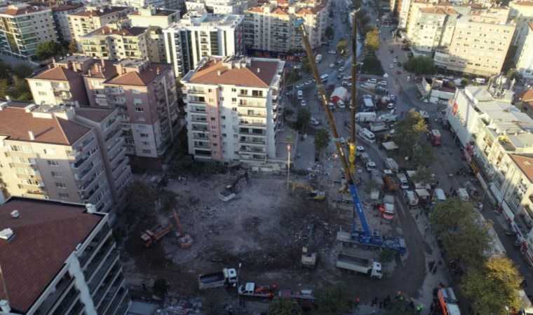 Tutuklu kalmamıştı... İzmir depreminde yıkılan Rıza Bey Apartmanı'na ilişkin 5 kişi hakkında yeni dava