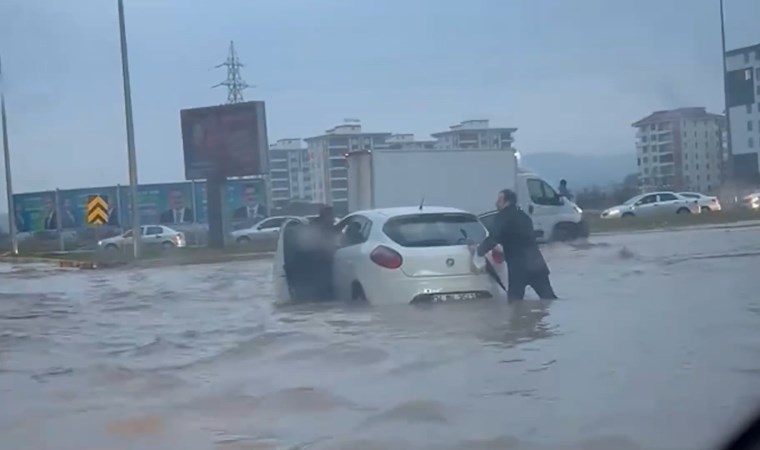 Şanlıurfa'da sağanak etkili oldu: Sokakları su bastı!