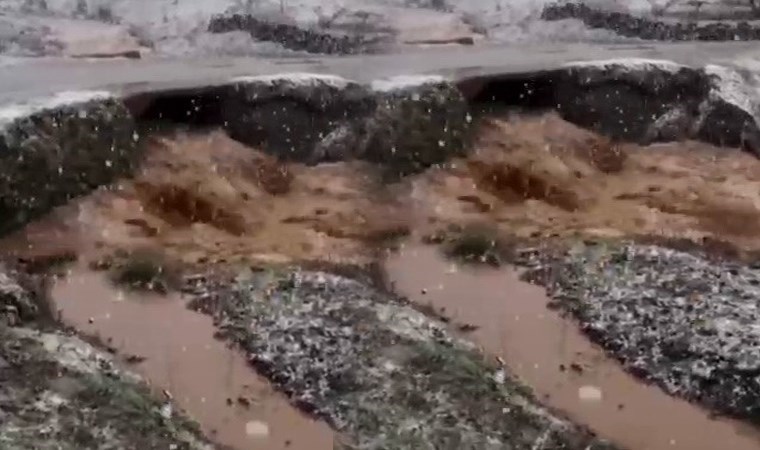 Elazığ’da sel nedeniyle dereler taştı, yollar çöktü