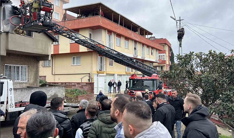 Pendik’te 2 katlı bina alev alev yandı