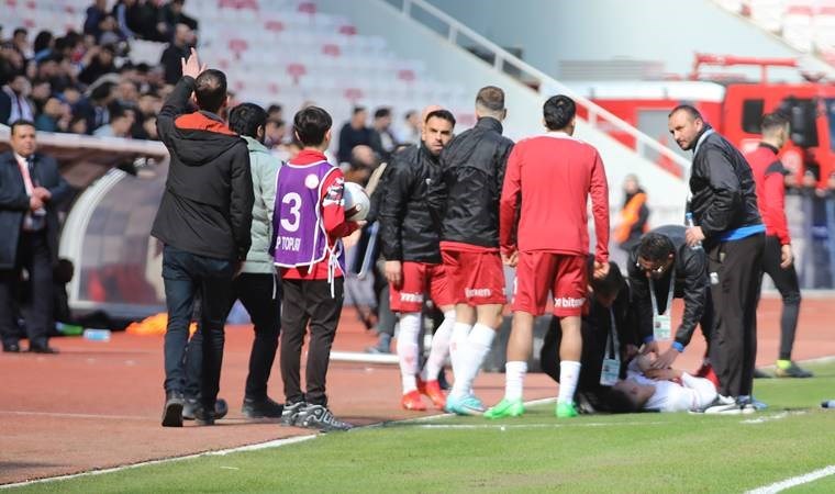 Süper Lig'de talihsiz sakatlık: Hastaneye götürüldü!