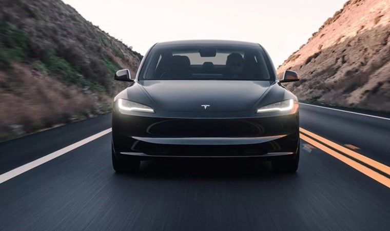 Tesla Model 3 Performans geri sayıma geçti: Tanıtım için kayda alınırken görüntülendi