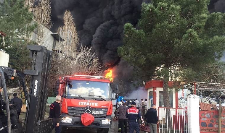 Kocaeli'nde fabrikada büyük yangın... Soğutma çalışmaları tamamlandı