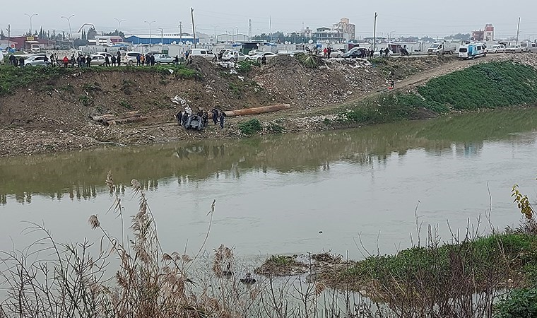 Otomobil Asi Nehri'ne uçtu: Arama çalışmaları yapılıyor