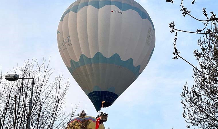 Kapadokya'da balonlar Türk bayrağıyla uçtu