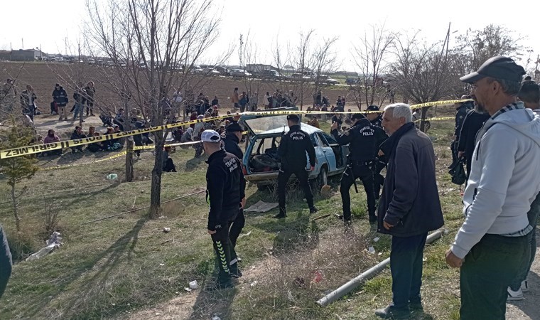 Konya'da feci olay... Otobüs durağında bekleyenlere otomobil çarptı: 4 kişi ölü, çok sayıda yaralı var!