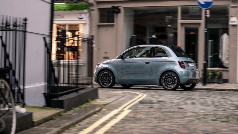 Fiat 500e 'Yılın En Çevreci Otomobili' seçildi: İşte teknik özellikleri ve fiyatı...