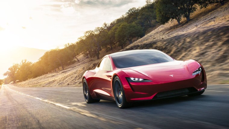 Elon Musk Tesla Roadster için 'Araba değil' dedi! Roketli modelin kanatları olacak mı yanıtladı...