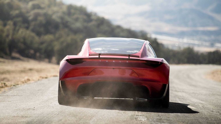 Elon Musk Tesla Roadster için 'Araba değil' dedi! Roketli modelin kanatları olacak mı yanıtladı...