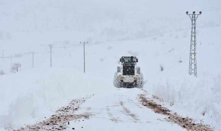 Erzurum ve Kars'ta 594 yerleşim yerinin yolu kapandı!