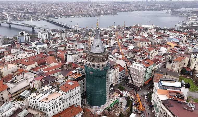 Ziyarete kapatılan Galata Kulesi inşaat filesiyle sarıldı