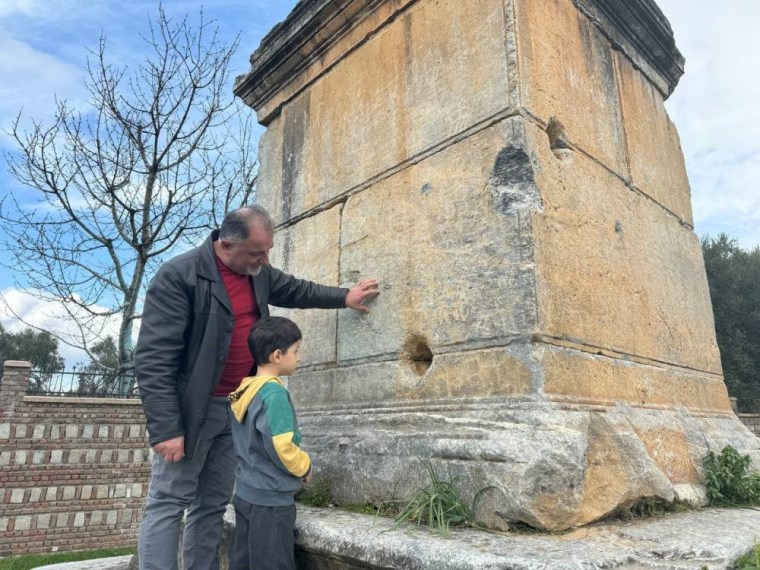 Şeftali bahçesinin tam ortasından 2 bin yıllık tarih çıktı!