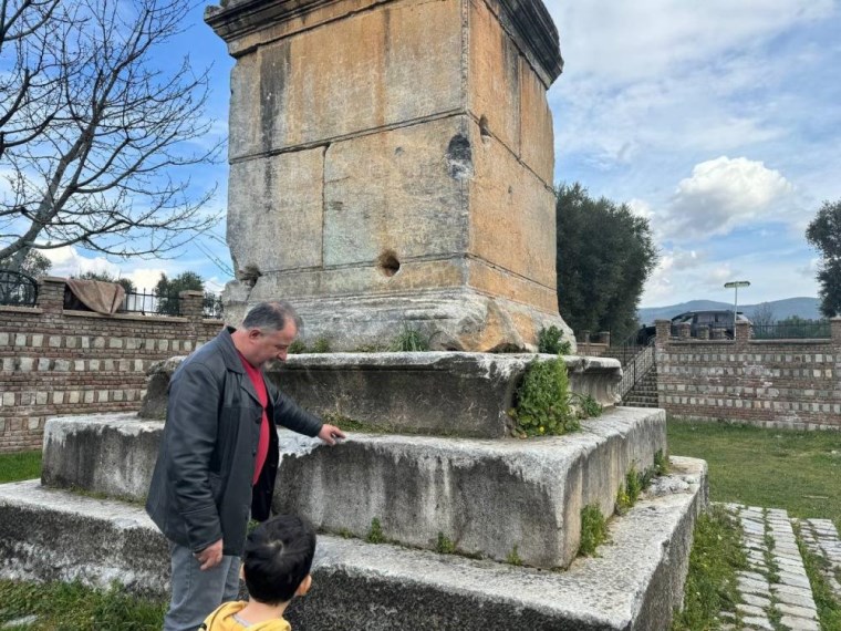 Şeftali bahçesinin tam ortasından 2 bin yıllık tarih çıktı!